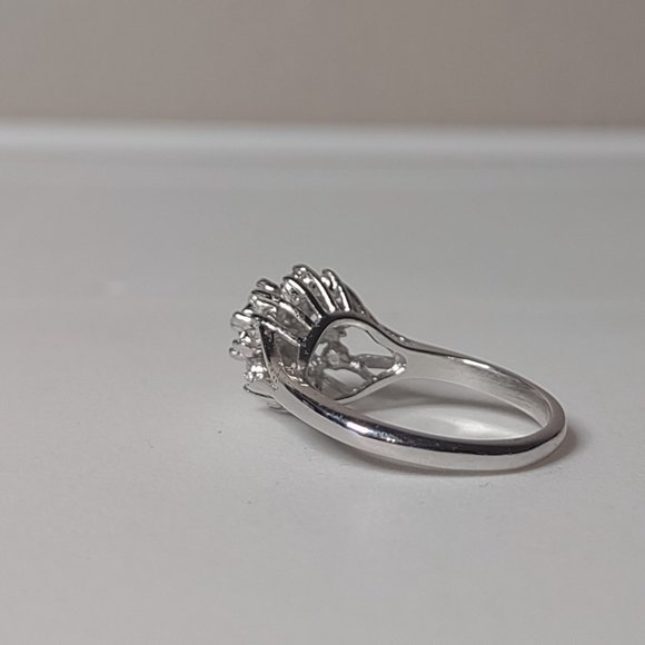 Very Pretty Silver Tone Clear And Green Rhinestone Ring Size 6.75 - Picture 6 of 12